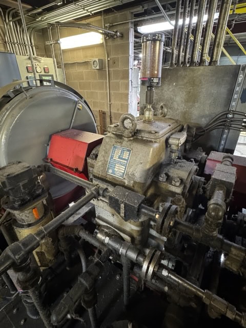 Marathon MagnaMax 930 kW (4160 V) Synchronous Generator Set with Lufkin NM1000C Gear Drive, 2011 Skid‑Mounted - Image 5