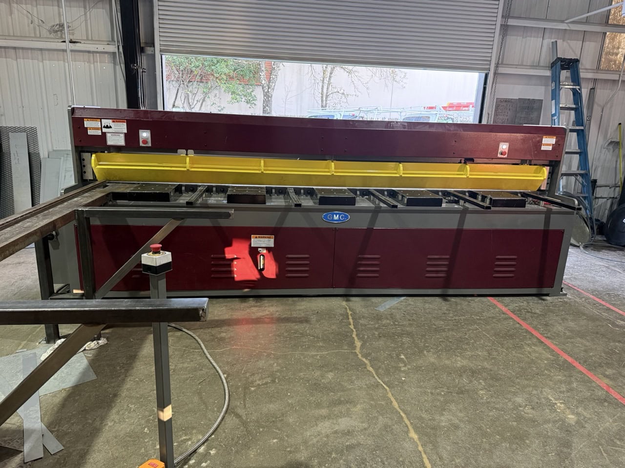 14 ga. X 12' GMC HS-1214M Hydraulic Shear, 2025 - less than 100 hours use