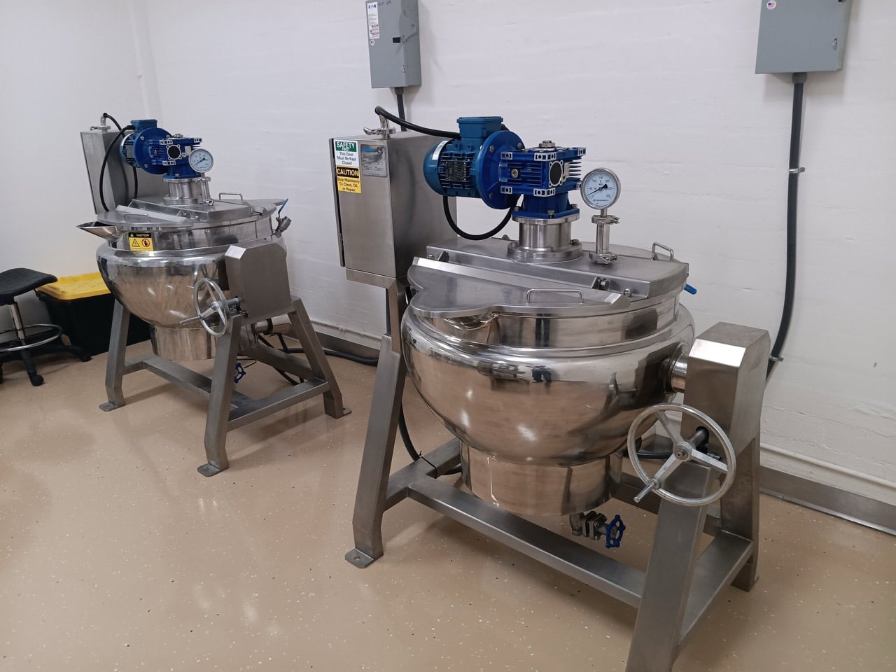 SaintyCo DM-50X Confectionery Depositor for Gummies, Edibles & Lollipops, 2023 – Like New, Cookers & Sugar Coating Pan - Image 3