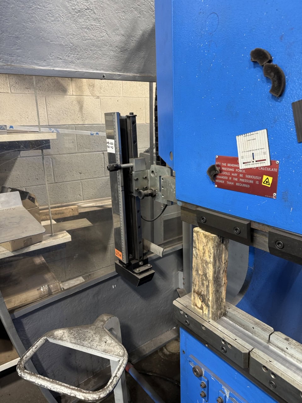 28 Ton x 4' Adira Prima Power P-0212 Hydraulic Press Brake, 2012 - Backgauge - Image 3