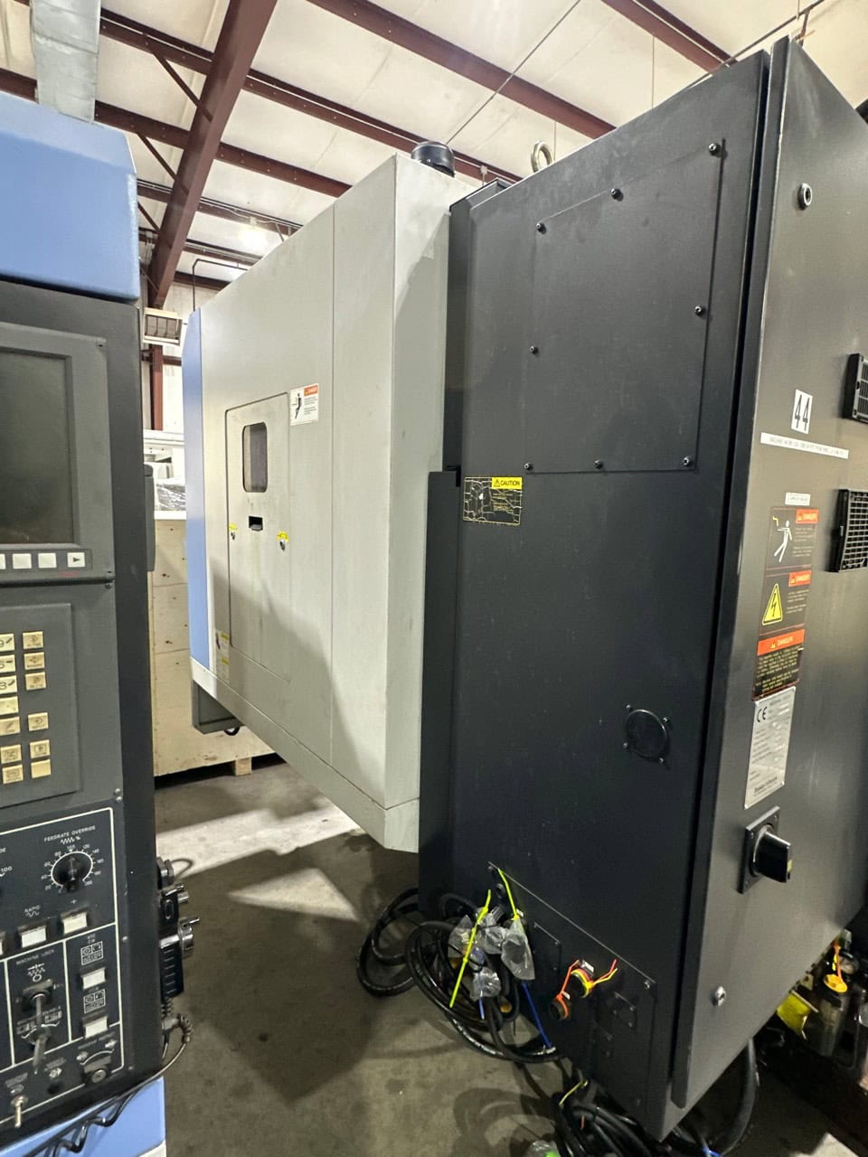 Doosan MYNX 5400/50 CNC Vertical Machining Center, 2012 — 40″ X 21″ X 20.8″ Travels, BT-50 Spindle, 24-Tool ATC - Image 3