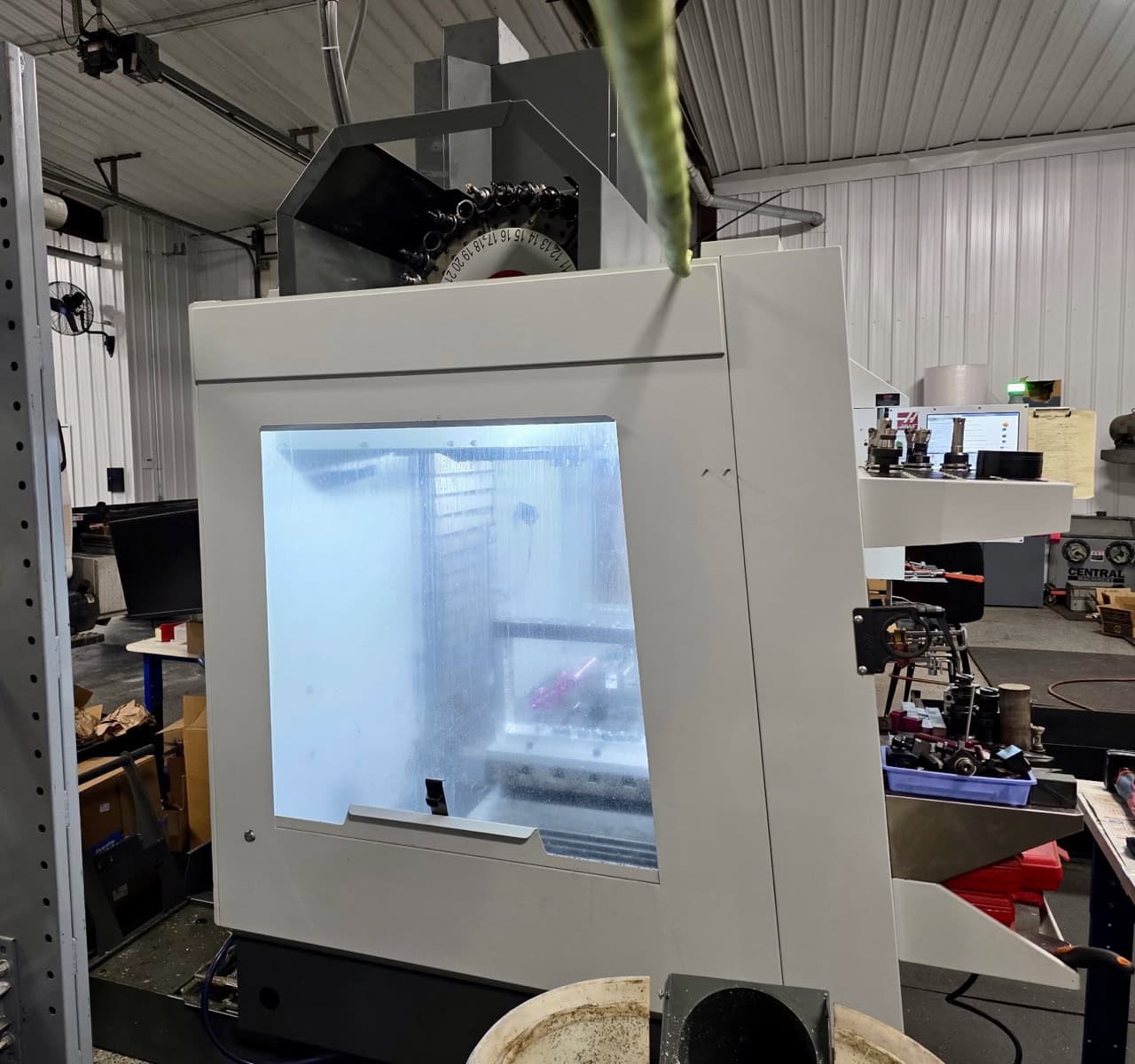 Haas VF-4 VMC, 2023 - Probe, 30 ATC, Chip Auger - Image 3