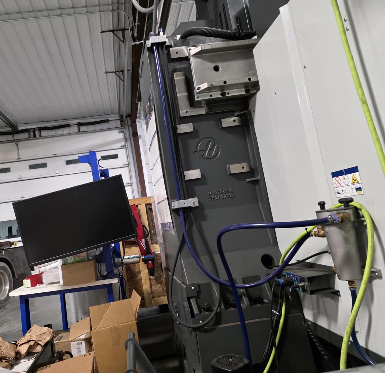 Haas VF-4 VMC, 2023 - Probe, 30 ATC, Chip Auger - Image 4