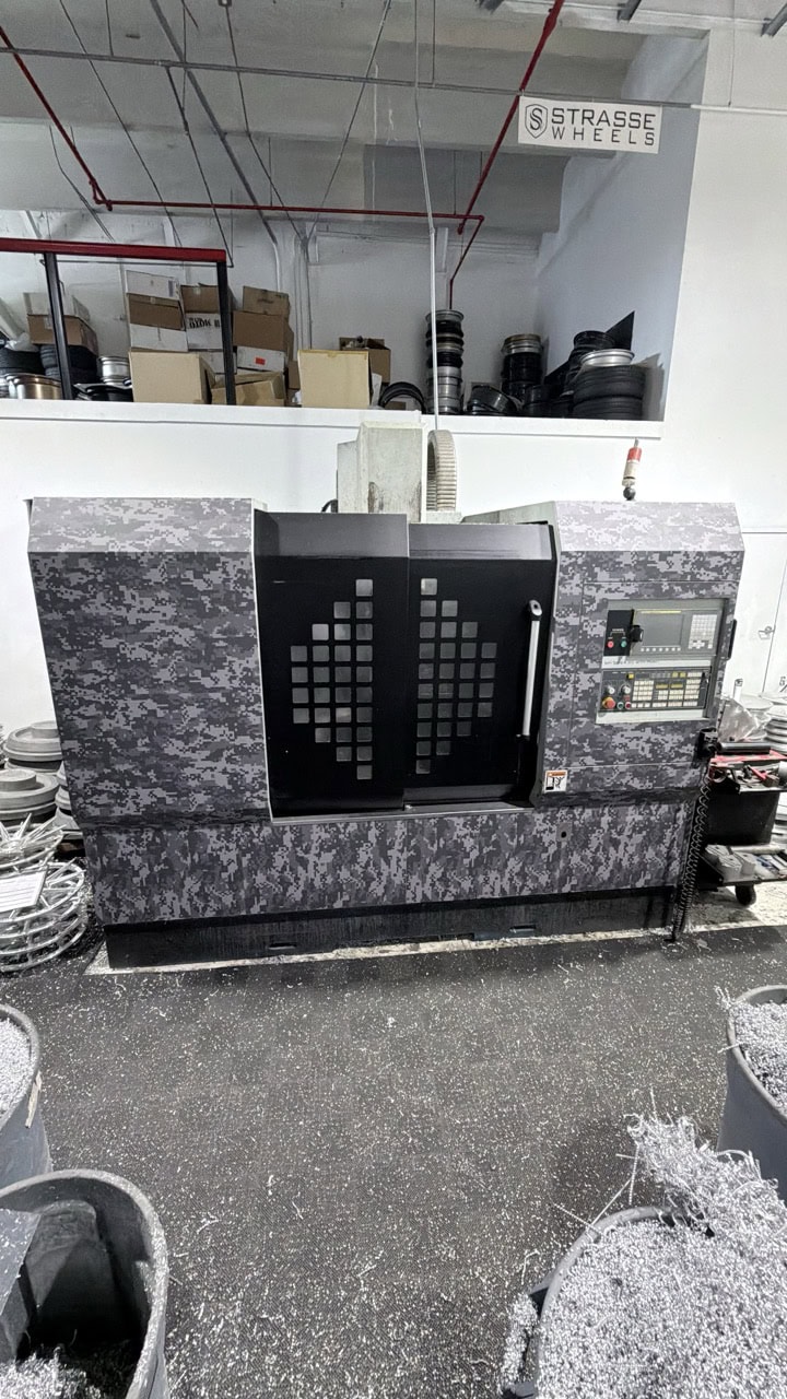 Acra BMV1000 CNC VMC, 2008 - Chip Conveyor, 20 Tool ATC