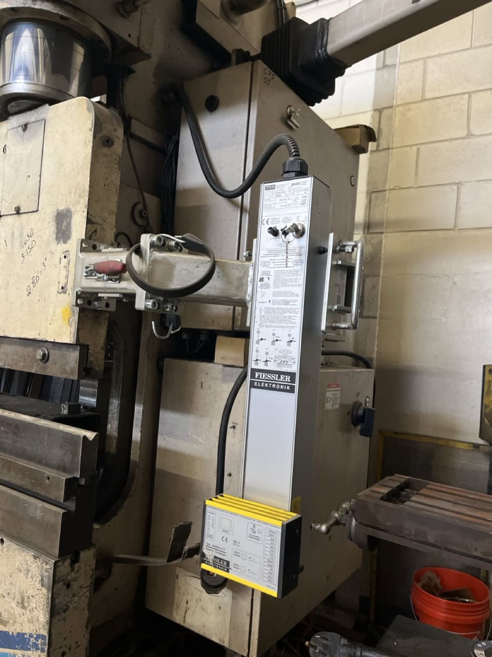 100 Ton x 10' Wysong PH 100-120 CNC Hydraulic Press Brake, 1991 - Tooling Included Laser Curtains, Backgauge - Image 3