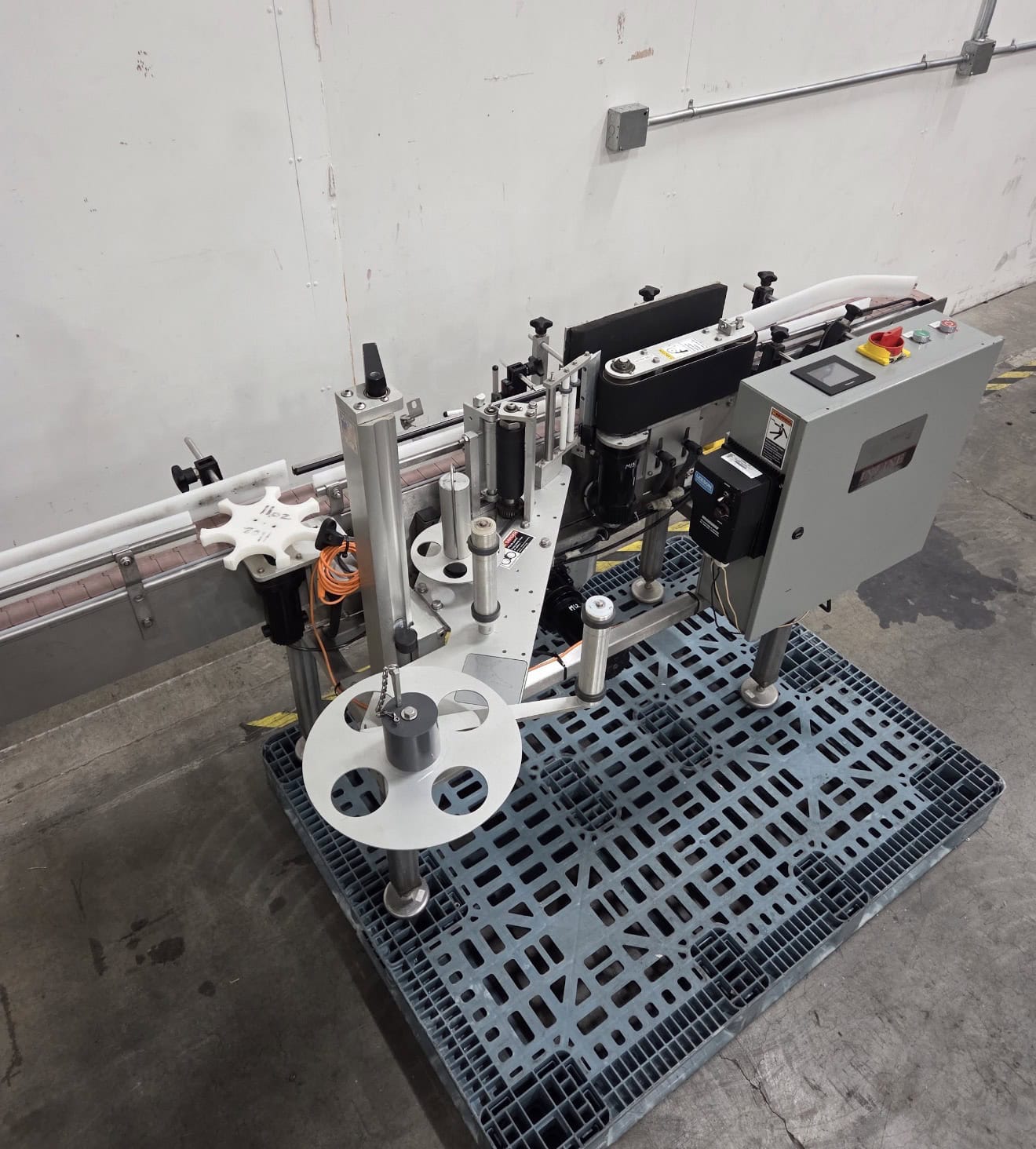 Meheen R Series Filling Line with In-Line Packaging RSC Rinser, 700VS Labeler, Zalkin Capper, Accumulation Table and Conveyor System - Complete Bottling Line, Lightly Used - Image 8