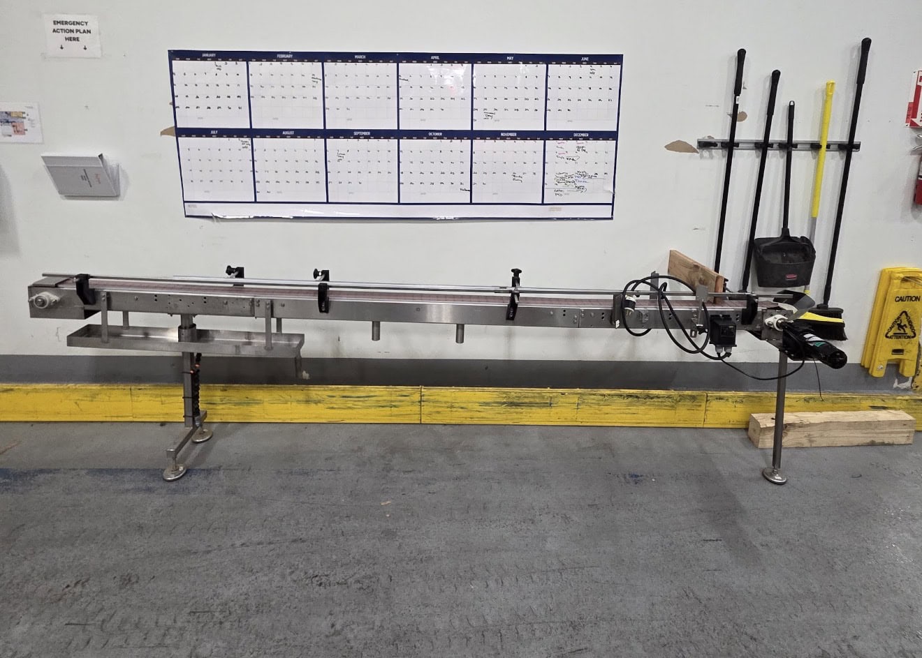 Meheen R Series Filling Line with In-Line Packaging RSC Rinser, 700VS Labeler, Zalkin Capper, Accumulation Table and Conveyor System - Complete Bottling Line, Lightly Used - Image 9