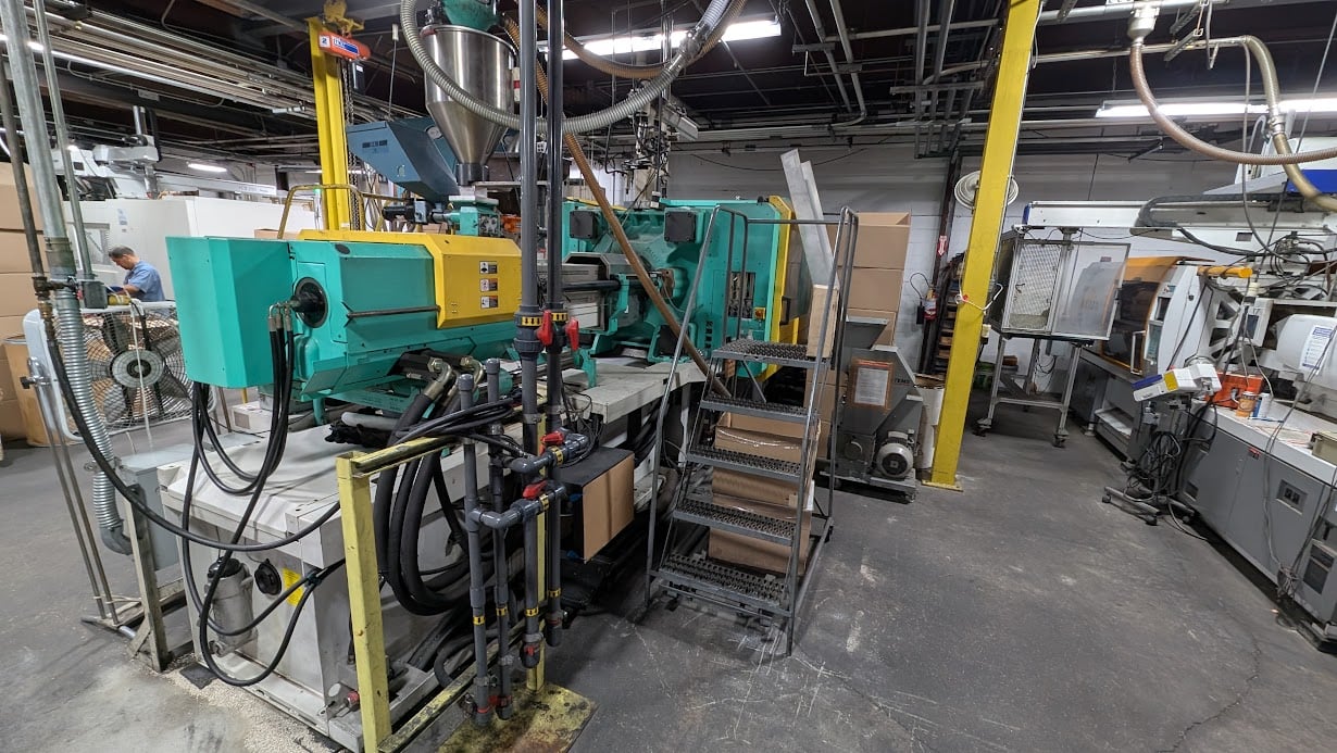 359 Ton 18 Oz Arburg 720S-3200-1300 Injection Molding Machine 2004 - Image 3