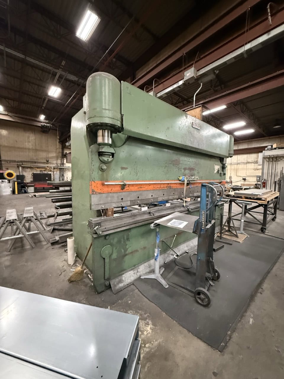 225 Ton x 14' Pacific J225-14 Press Brake - Image 2