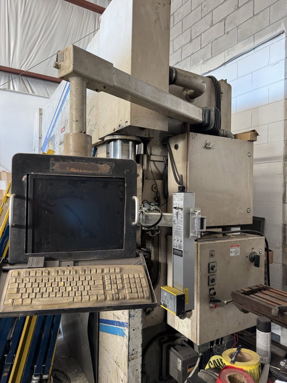 100 Ton x 10' Wysong PH 100-120 CNC Hydraulic Press Brake, 1991 - Tooling Included Laser Curtains, Backgauge - Image 4