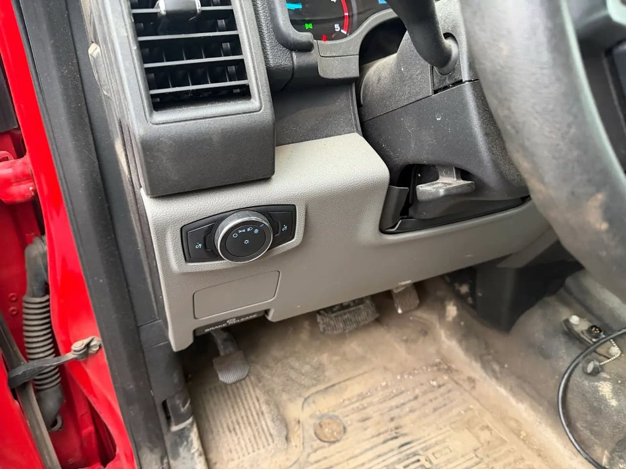 Ford F550 Flatbed Truck, 2019 - w/ Switch-N-Go Hoist - Image 12