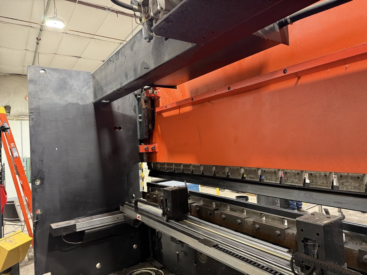 242 Ton X 13' Amada HFB 2204 CNC Press Brake, 1999 - 8 Axis, Tooling Pictured Included - Image 7