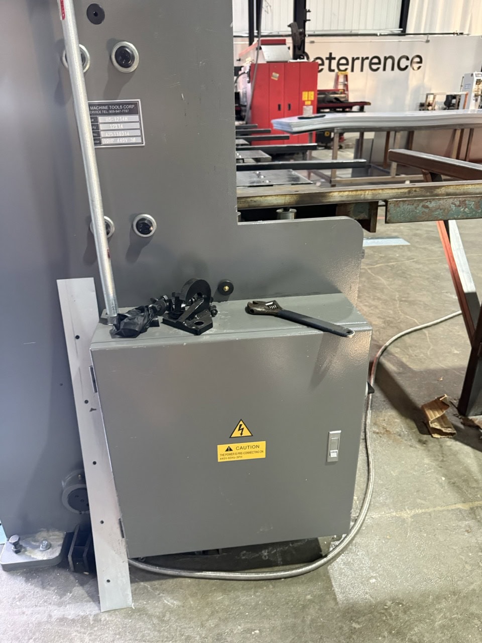 14 ga. X 12' GMC HS-1214M Hydraulic Shear, 2025 - less than 100 hours use - Image 4