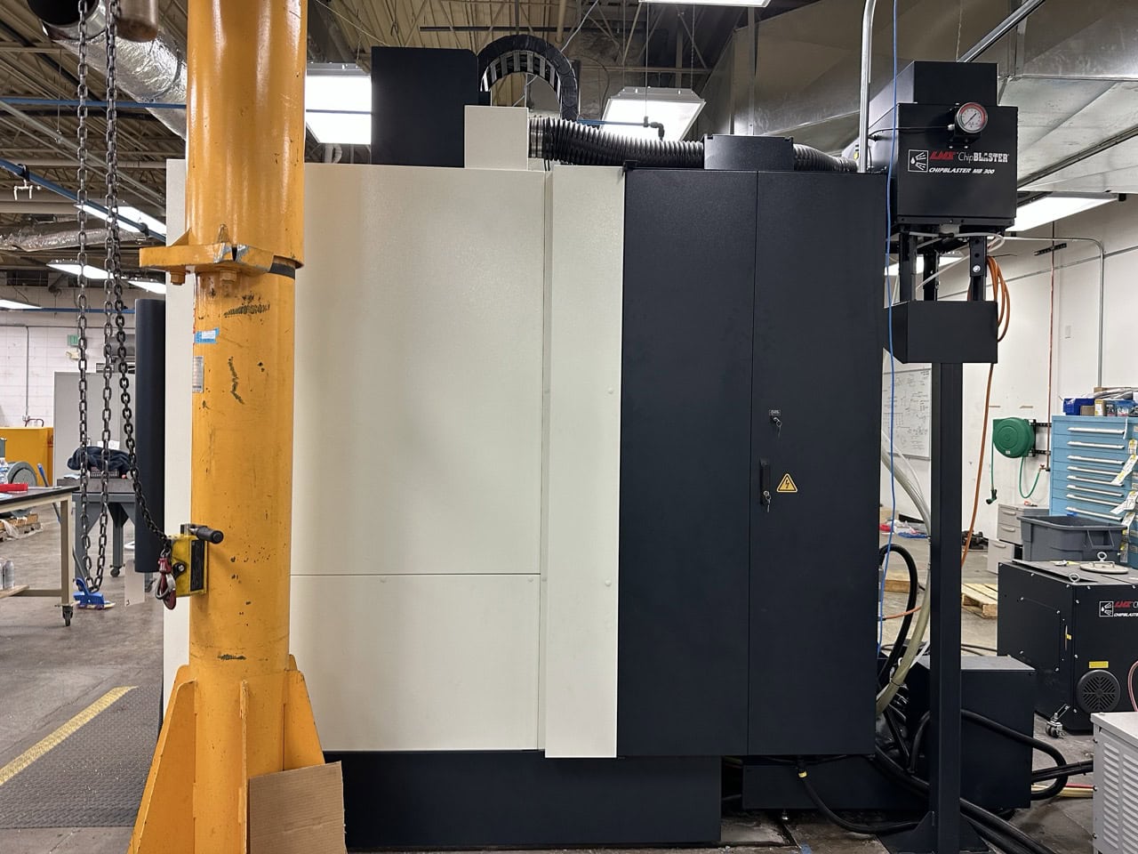 Makino F5 Pro 6 VMC, 2021 - 20K RPM, Renishaw Probe, Laser Tool Setter, Thru Spindle Coolant, Chip Conveyor - Image 7