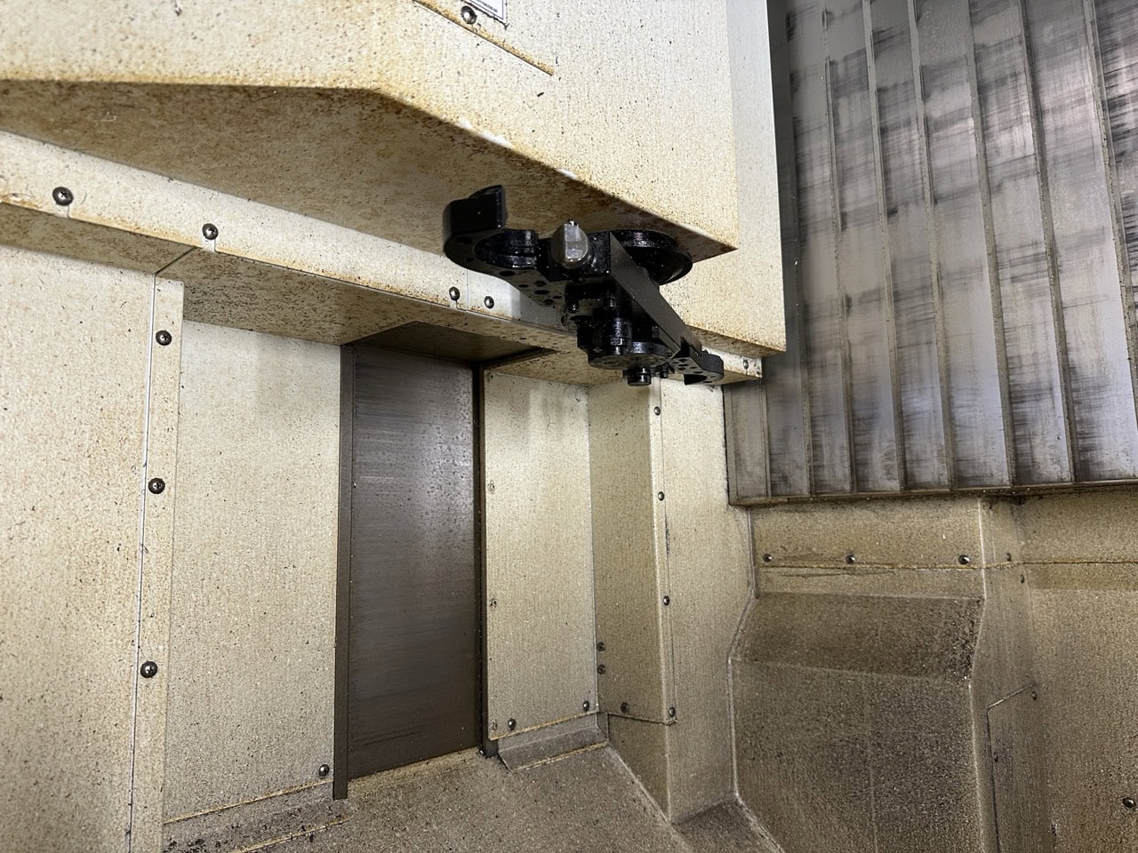 Makino F5 Pro 6 VMC, 2021 - 20K RPM, Renishaw Probe, Laser Tool Setter, Thru Spindle Coolant, Chip Conveyor - Image 14