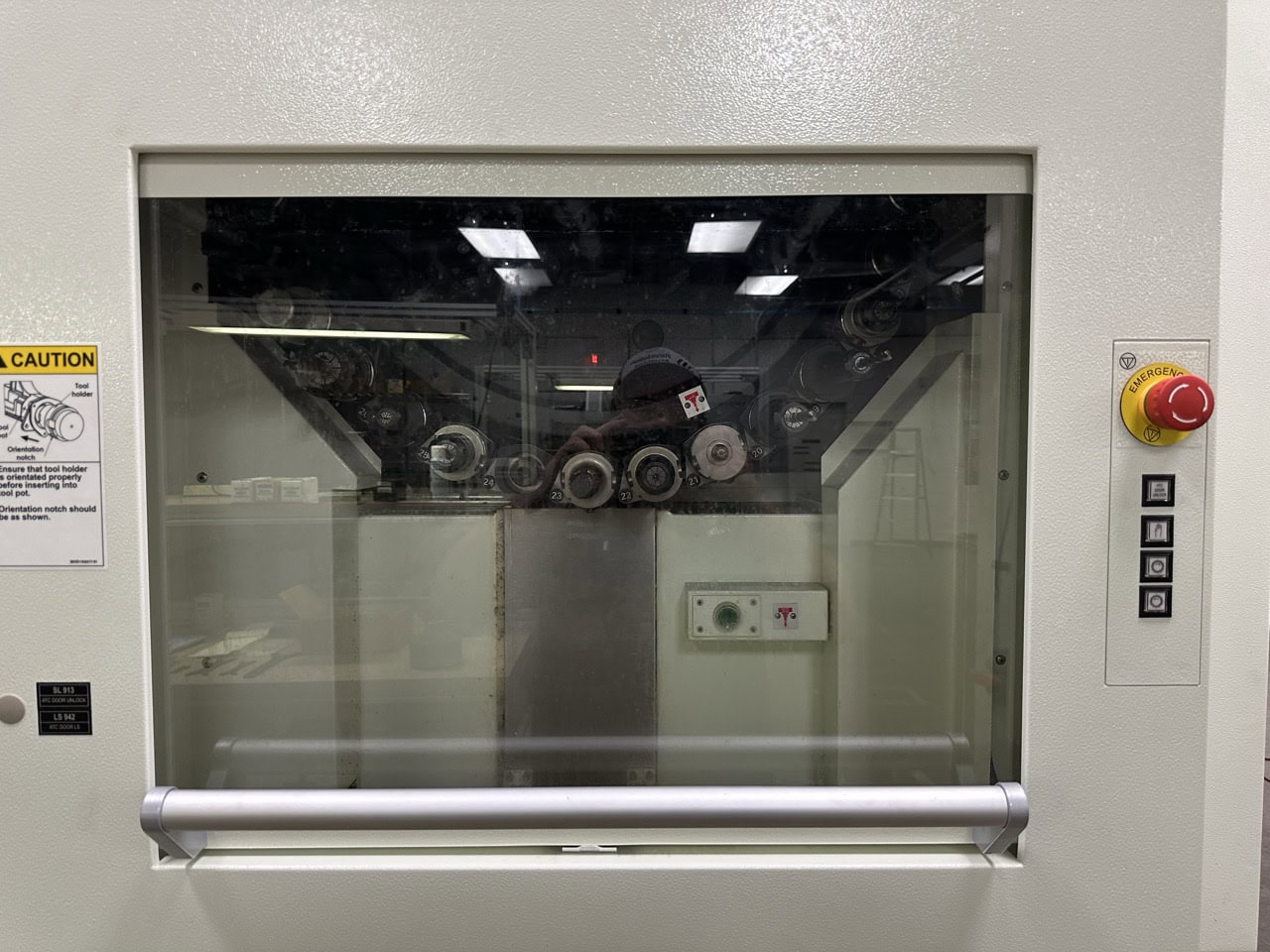 Makino F5 Pro 6 VMC, 2021 - 20K RPM, Renishaw Probe, Laser Tool Setter, Thru Spindle Coolant, Chip Conveyor - Image 18