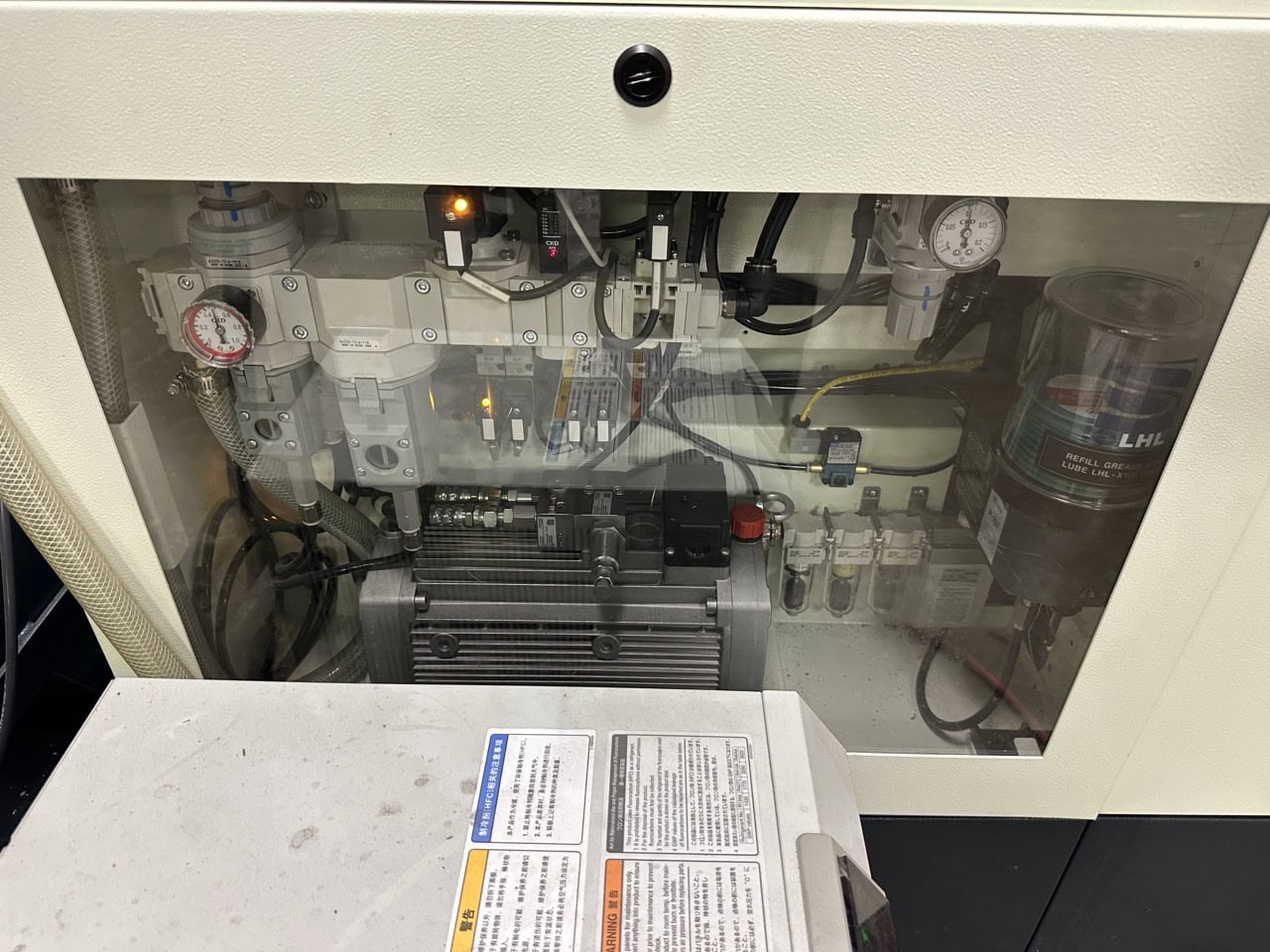 Makino F5 Pro 6 VMC, 2021 - 20K RPM, Renishaw Probe, Laser Tool Setter, Thru Spindle Coolant, Chip Conveyor - Image 36