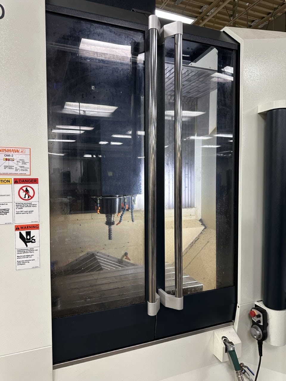 Makino F5 Pro 6 VMC, 2021 - 20K RPM, Renishaw Probe, Laser Tool Setter, Thru Spindle Coolant, Chip Conveyor - Image 37