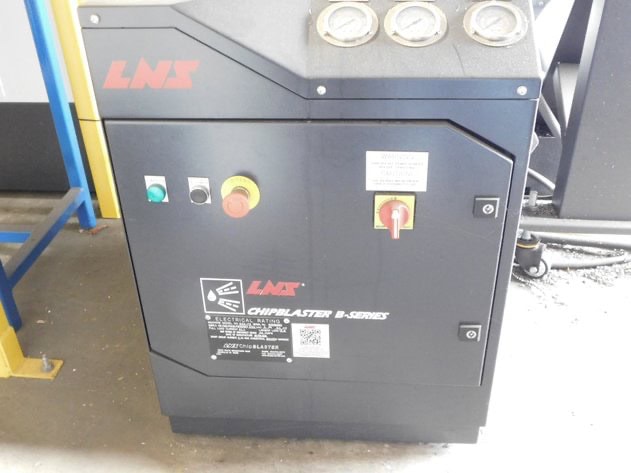 Doosan BVM 5700 VMC, 2022 - LNS Chip Conveyor & Chip Blaster - Image 6