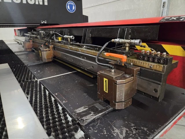 Amada EM2510NT CNC Turret Punch, 2005 - Image 11