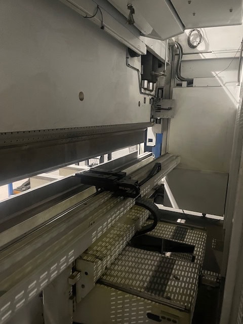 190 Ton x 13.5' Trumpf TruBend 3170 CNC Hydraulic Press Brake, 2016 - 4 Axis Backgauge - Image 3