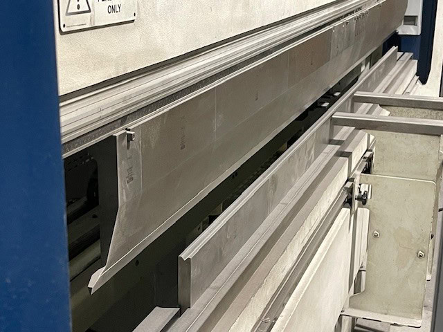 190 Ton x 13.5' Trumpf TruBend 3170 CNC Hydraulic Press Brake, 2016 - 4 Axis Backgauge - Image 6
