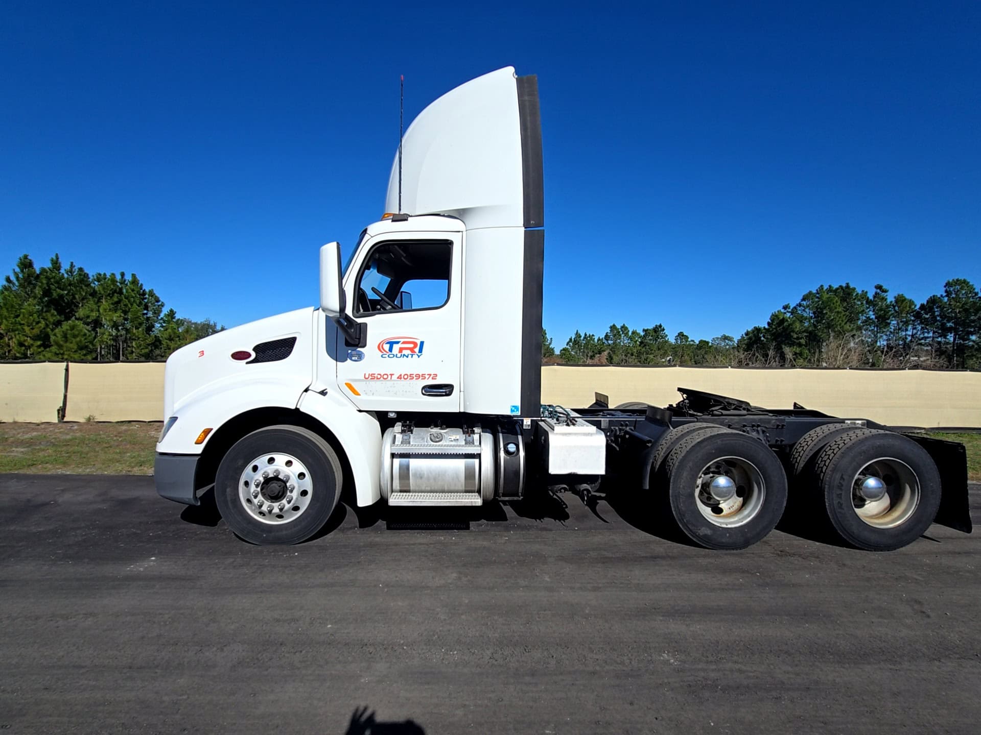 Peterbilt 579 Day Cab Truck, 2020 - PACCAR MX-13 - Automated Transmission - Image 8
