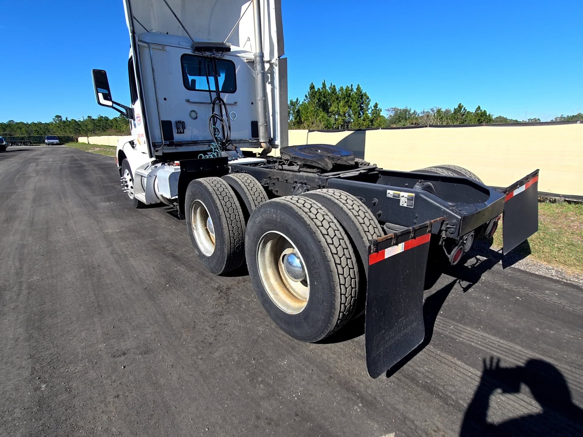 Peterbilt 579 Day Cab Truck, 2020 - PACCAR MX-13 - Automated Transmission - Image 13