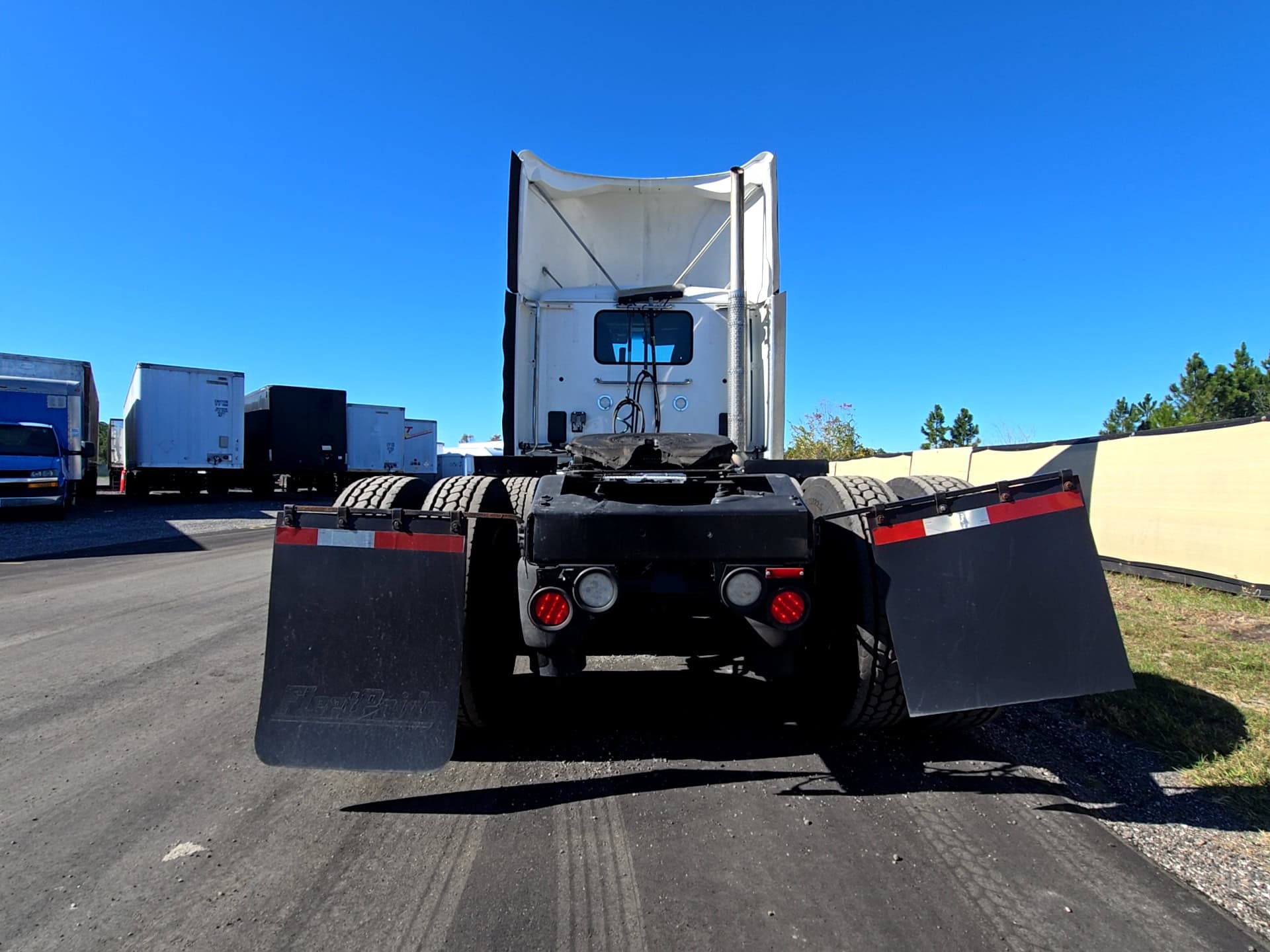 Peterbilt 579 Day Cab Truck, 2020 - PACCAR MX-13 - Automated Transmission - Image 14
