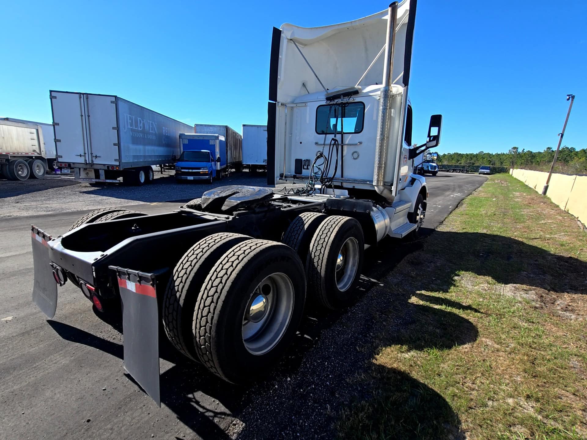 Peterbilt 579 Day Cab Truck, 2020 - PACCAR MX-13 - Automated Transmission - Image 18