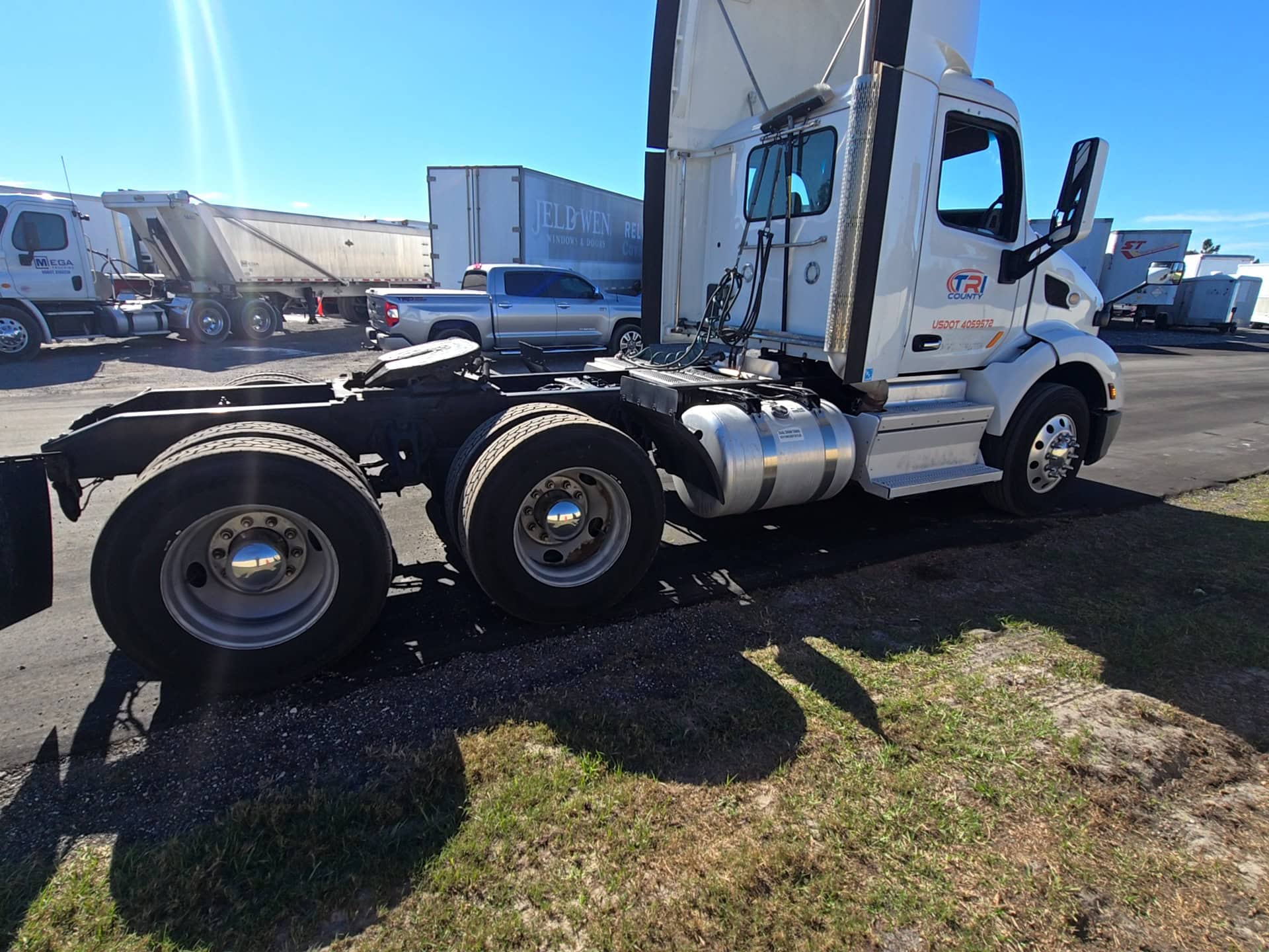 Peterbilt 579 Day Cab Truck, 2020 - PACCAR MX-13 - Automated Transmission - Image 20