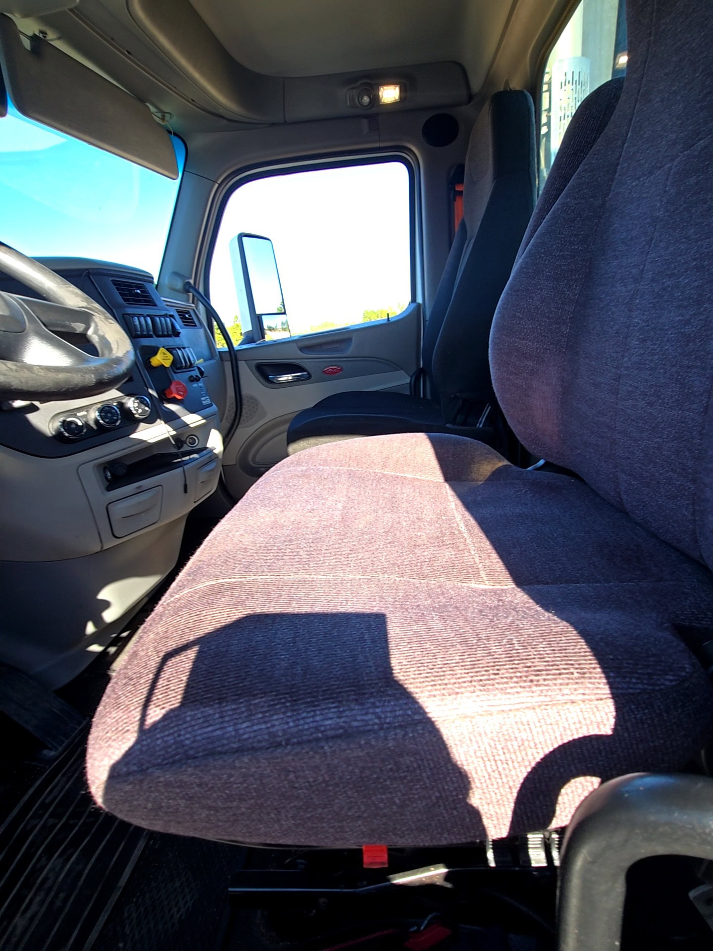 Peterbilt 579 Day Cab Truck, 2020 - PACCAR MX-13 - Automated Transmission - Image 30
