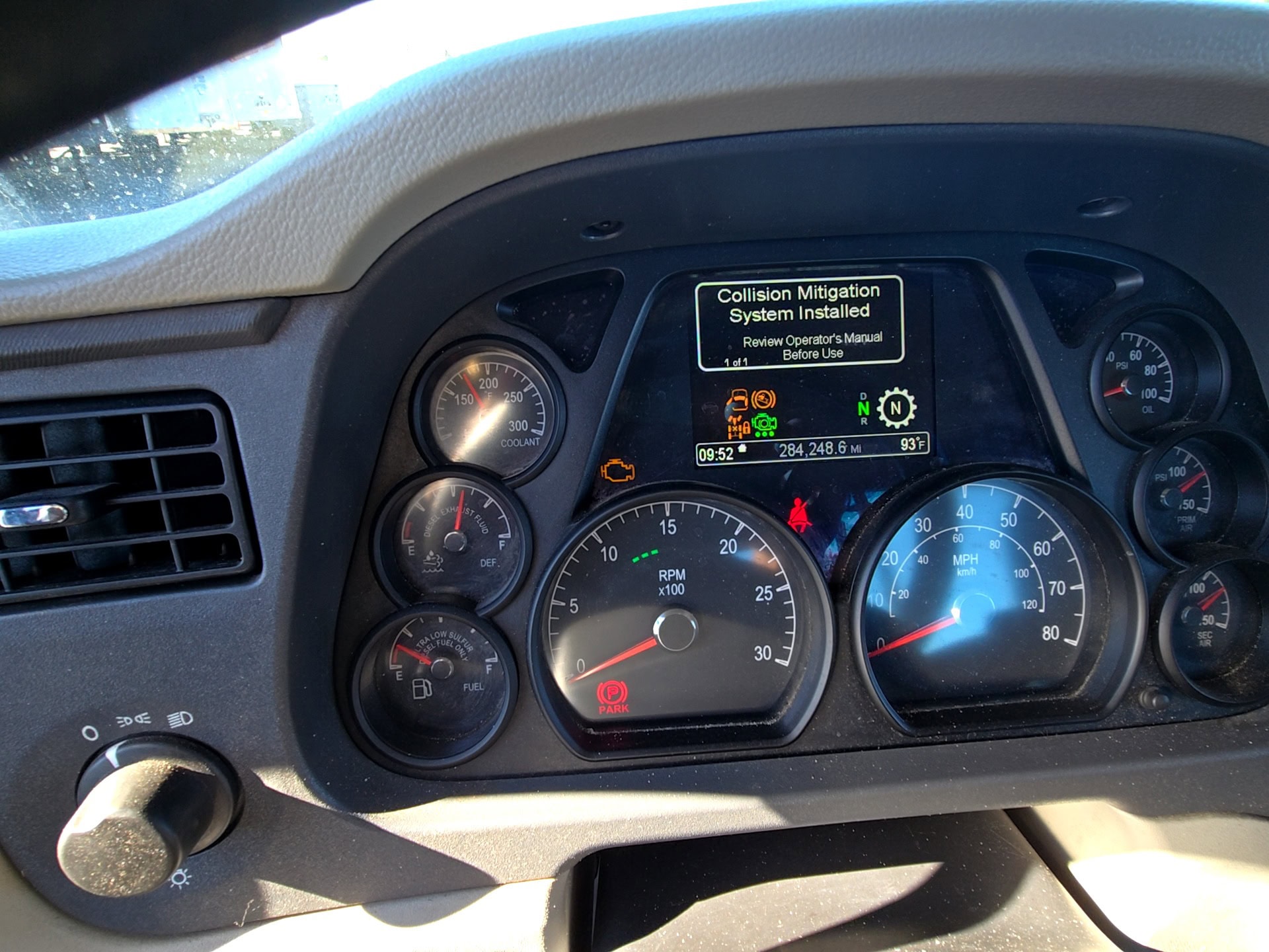 Peterbilt 579 Day Cab Truck, 2020 - PACCAR MX-13 - Automated Transmission - Image 29