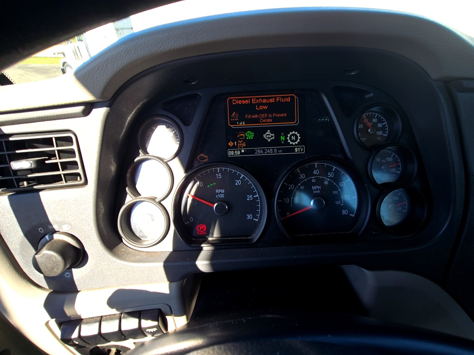 Peterbilt 579 Day Cab Truck, 2020 - PACCAR MX-13 - Automated Transmission - Image 37