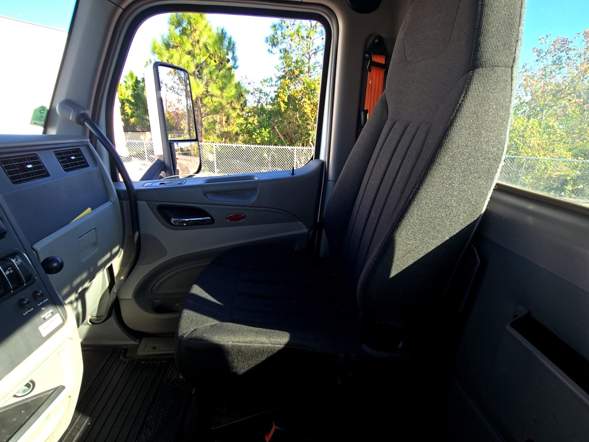 Peterbilt 579 Day Cab Truck, 2020 - PACCAR MX-13 - Automated Transmission - Image 34