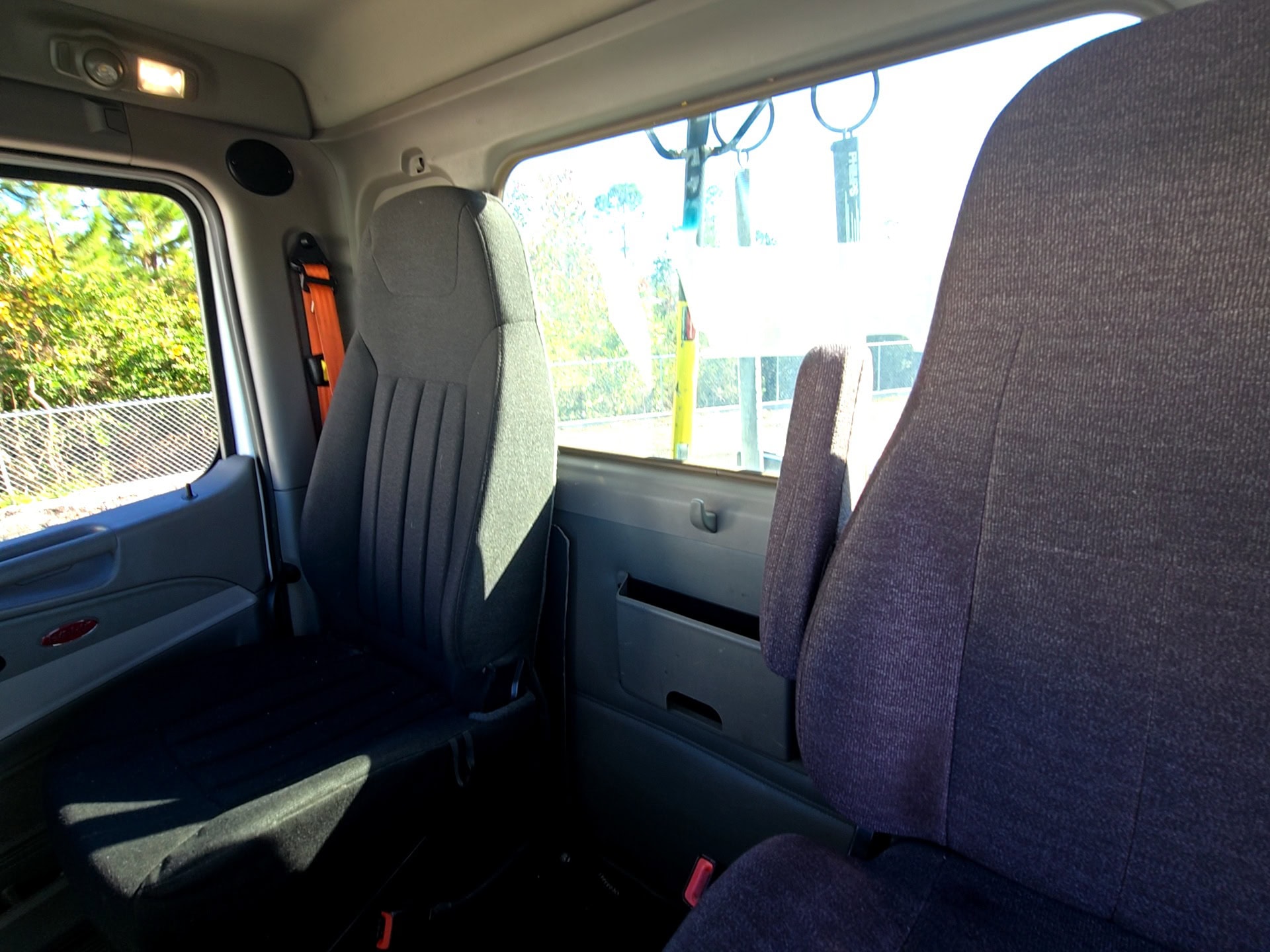 Peterbilt 579 Day Cab Truck, 2020 - PACCAR MX-13 - Automated Transmission - Image 36