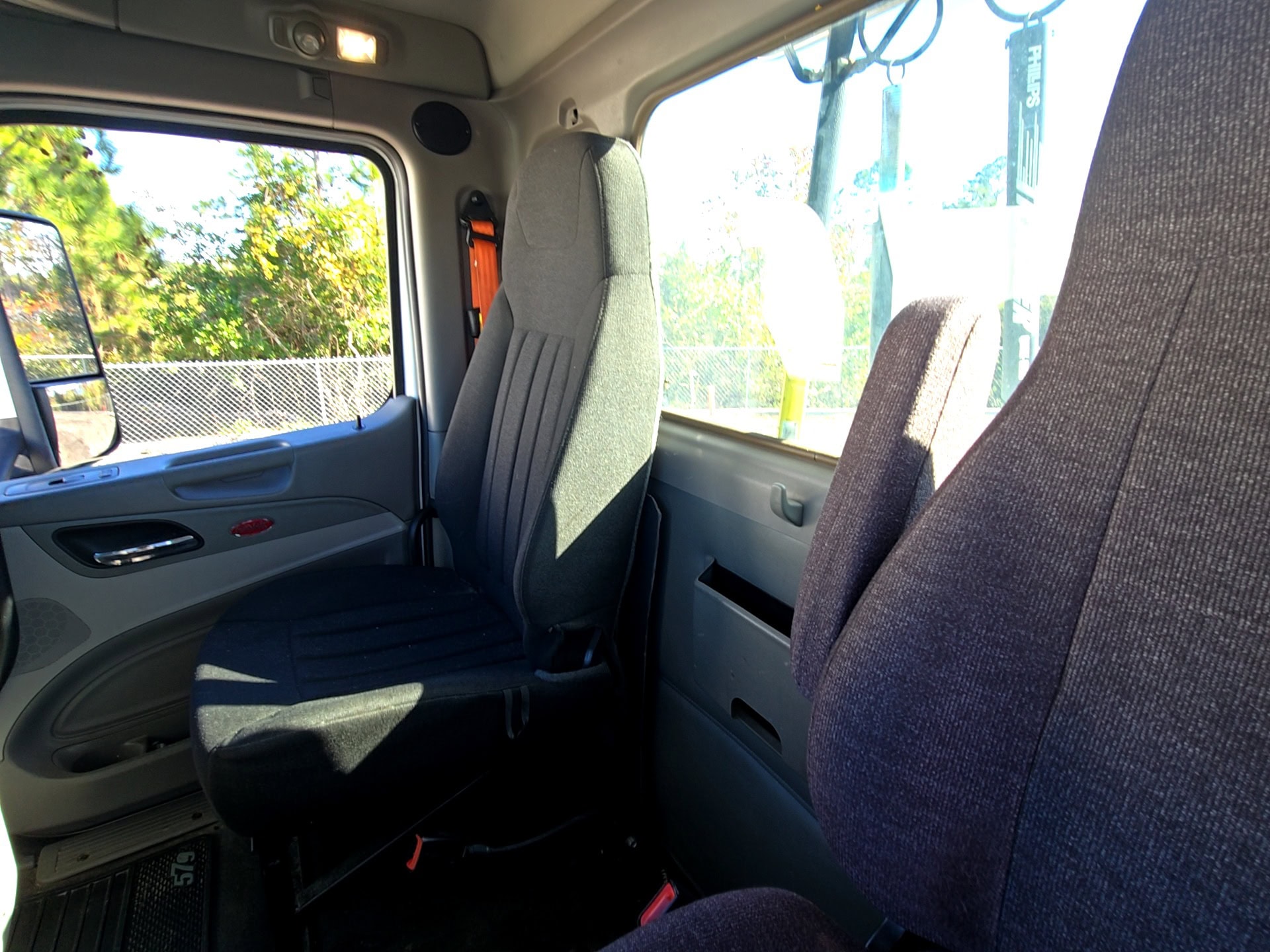 Peterbilt 579 Day Cab Truck, 2020 - PACCAR MX-13 - Automated Transmission - Image 33