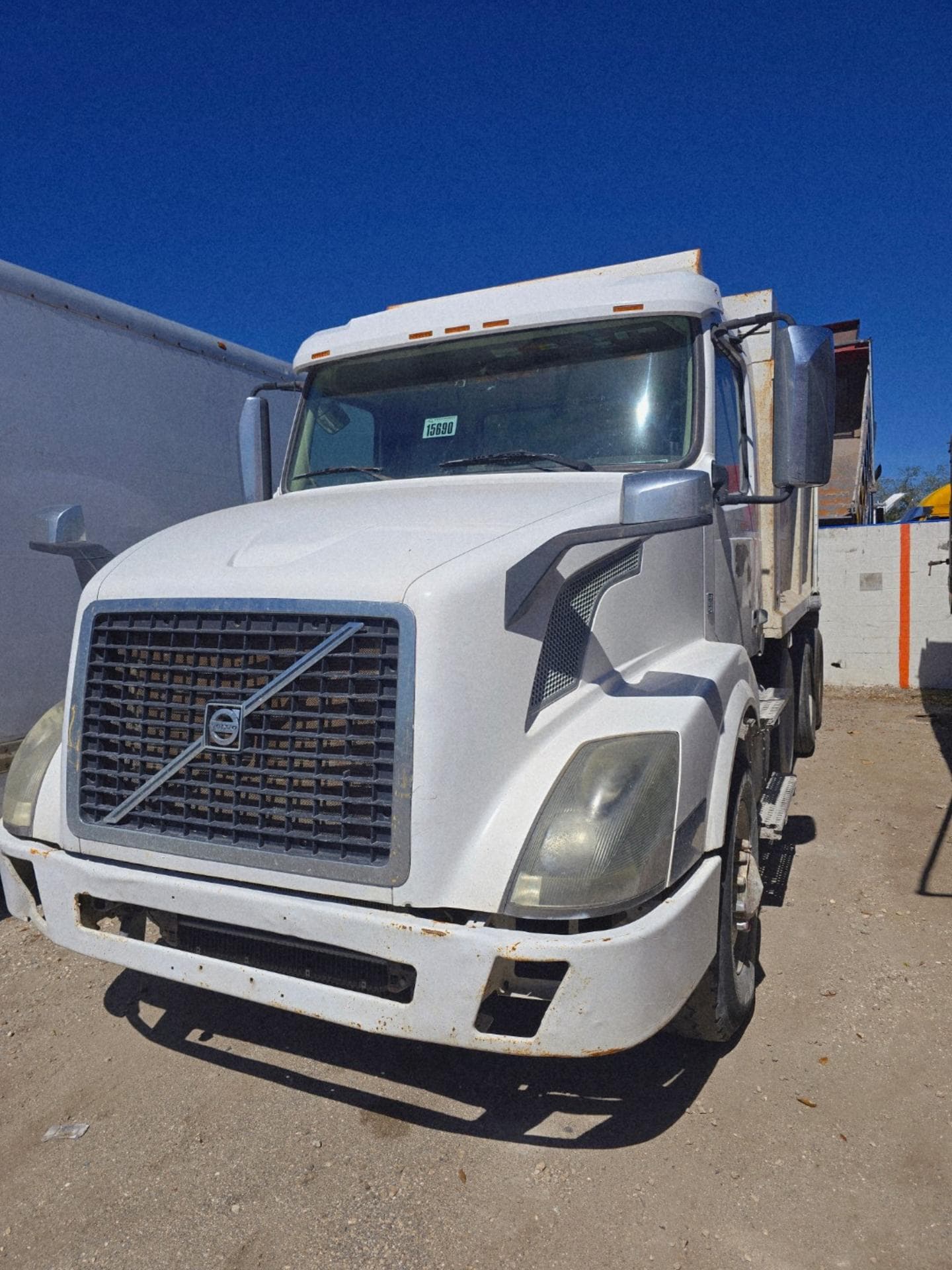 Volvo VNL Tri-Axle Dump Truck, 2012 - Volvo D13