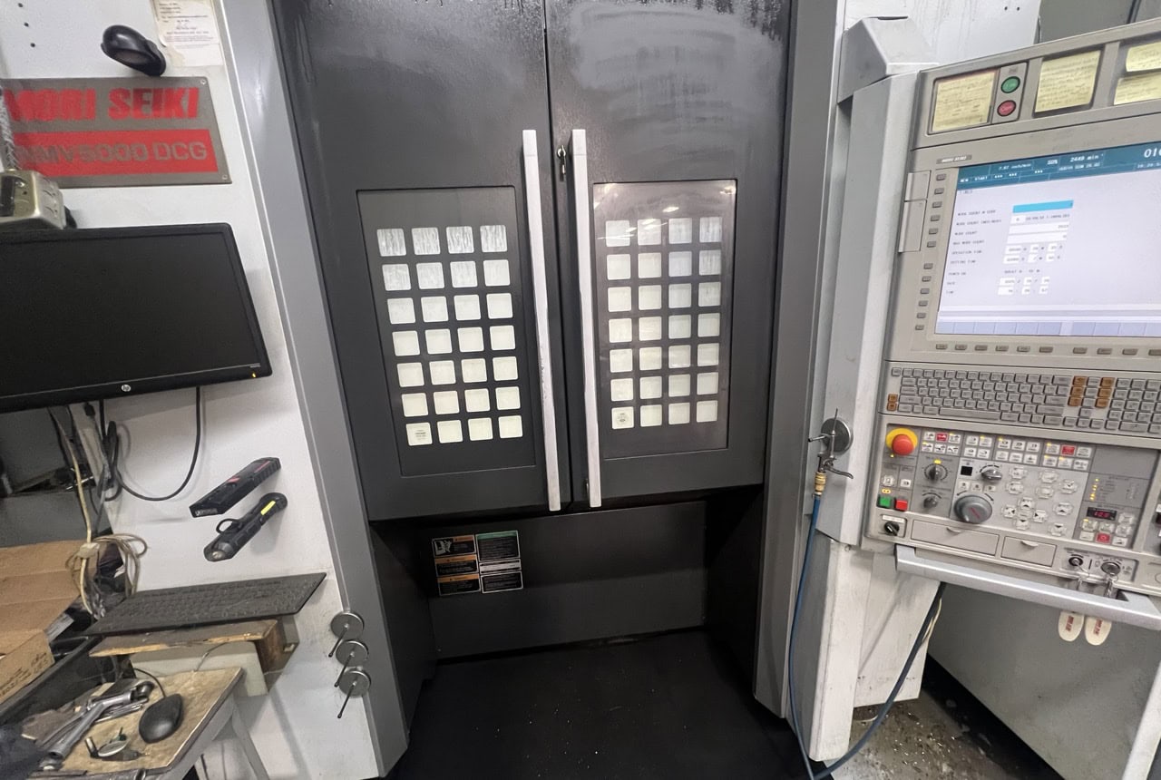 Mori Seiki NMV 5000 DCG, 2010 - 5 Axis, Spindle Probe, Coolant Thru Spindle