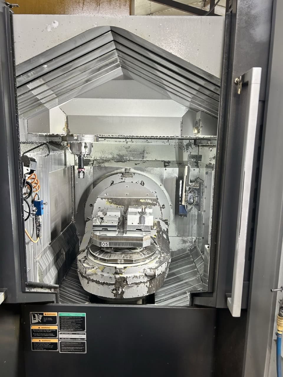 Mori Seiki NMV 5000 DCG, 2010 - 5 Axis, Spindle Probe, Coolant Thru Spindle - Image 2