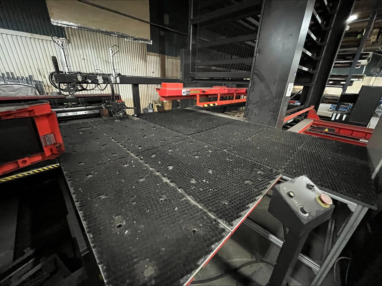 22 Ton Amada EM2510NT Turret Punch, 2006 - Image 2
