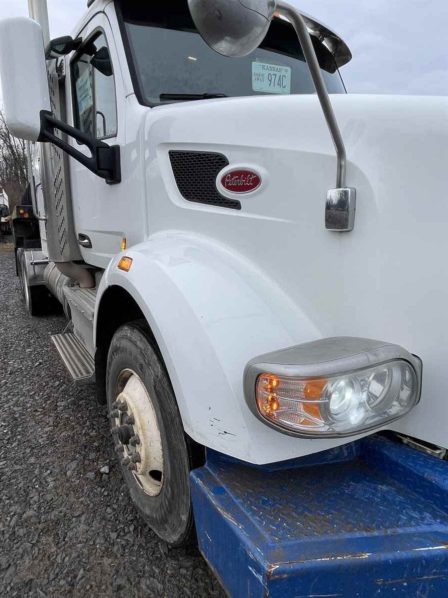 Peterbilt 567 Sleeper Truck, 2016 - Image 2