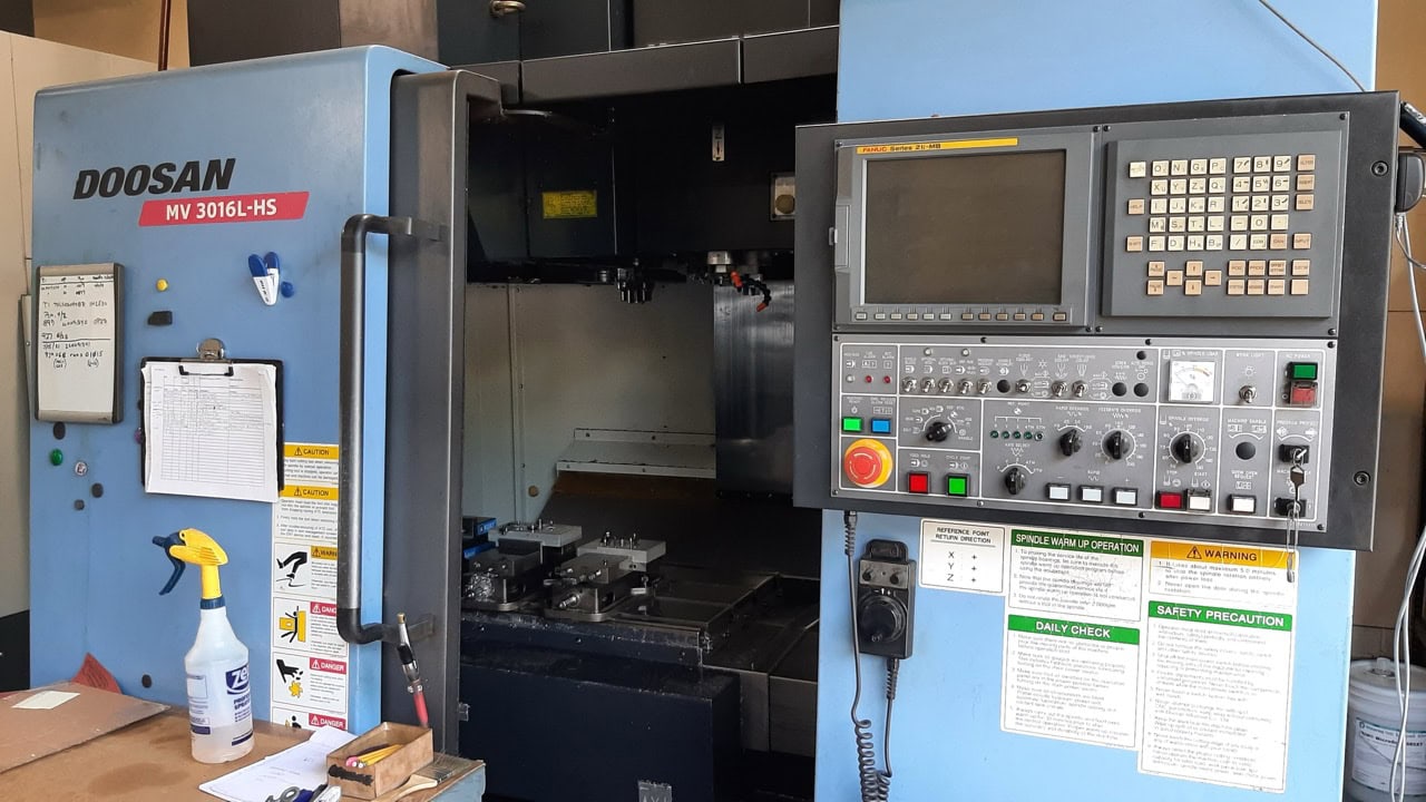 Doosan DMV 3016 CNC VMC, 2008 - Thru Spindle Coolant, 20k RPM Spindle