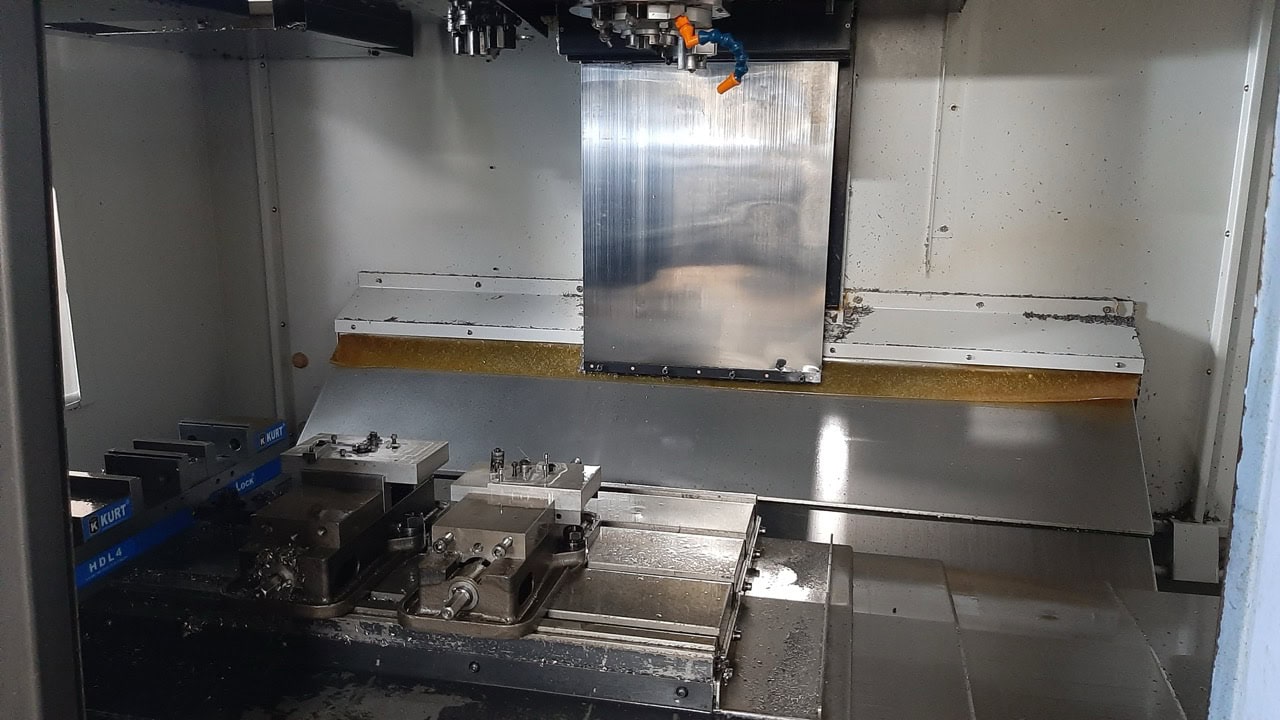 Doosan DMV 3016 CNC VMC, 2008 - Thru Spindle Coolant, 20k RPM Spindle - Image 2