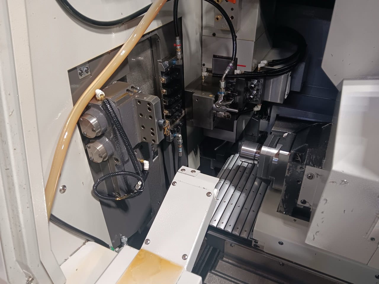 Tsugami B206-V CNC Swiss Lathe, 2024 - Bar Feeder, Mist Collection, Chip Conveyor - Image 2