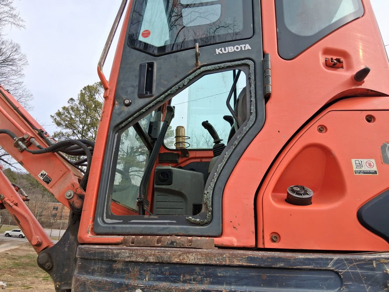 2014 Kubota KX121-3 Mini Excavator – Enclosed Cab | 4-Way Blade | Auxiliary Hydraulics - Image 3