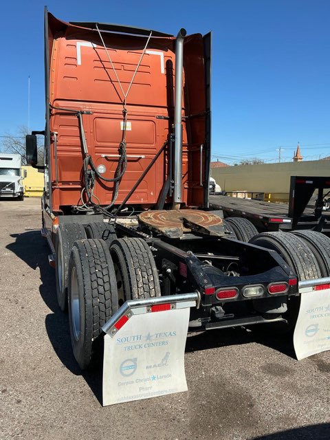 2022 Volvo Trucks VNL 64T860 Sleeper – D13, I-Shift, 6x4, - Image 3