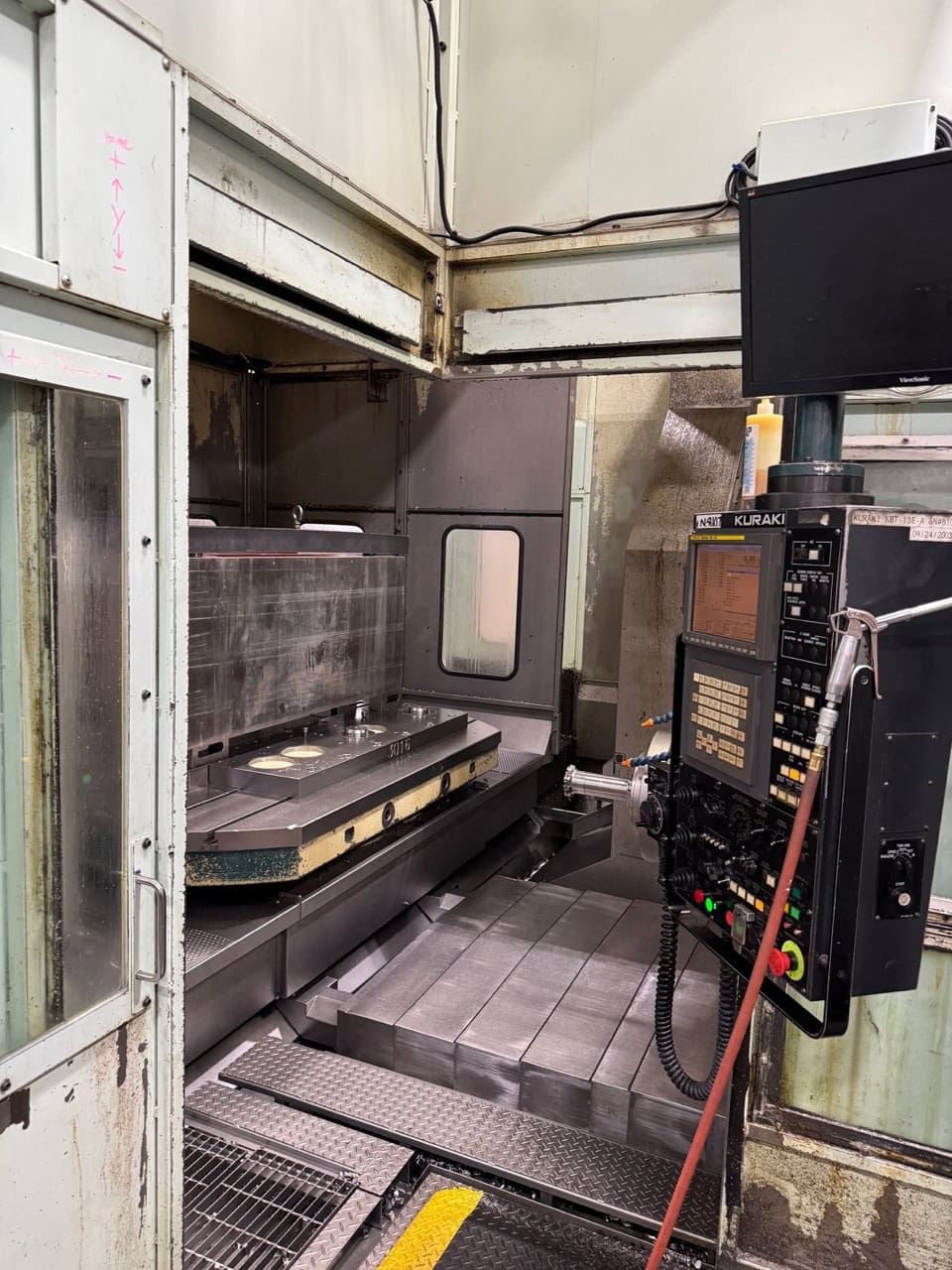 Kuraki KBT 13EA CNC Boring Mill, 2003 - Fanuc Control, 4k RPM, Chip Conveyor, 1000 PSI TSC - Image 3