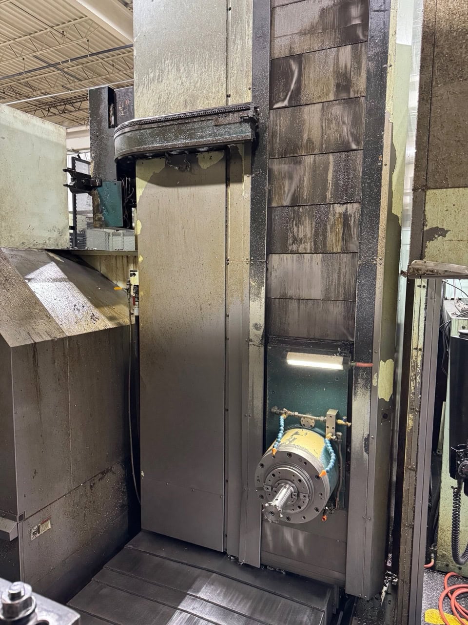 Kuraki KBT 13EA CNC Boring Mill, 2003 - Fanuc Control, 4k RPM, Chip Conveyor, 1000 PSI TSC - Image 4