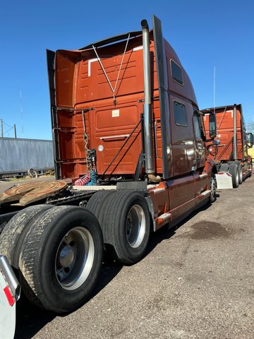 2022 Volvo Trucks VNL 64T860 Sleeper – D13, I-Shift, 6x4, - Image 6
